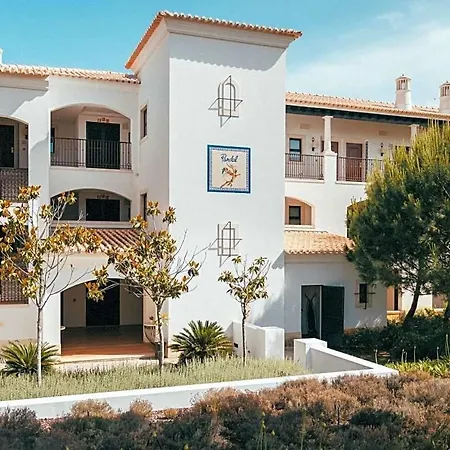 Appartement Olhos De Agua Sleeps 6